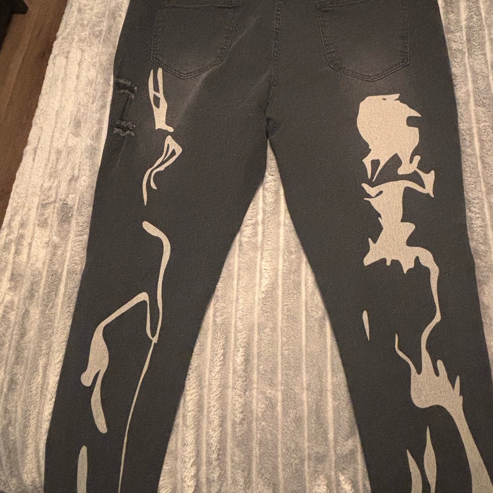 SHEIN Gray Skinny Pants with White Abstract Design